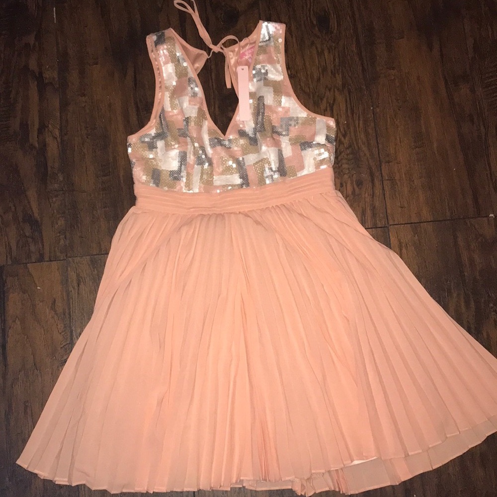 Sleeveless sequin and backless cocktail dress